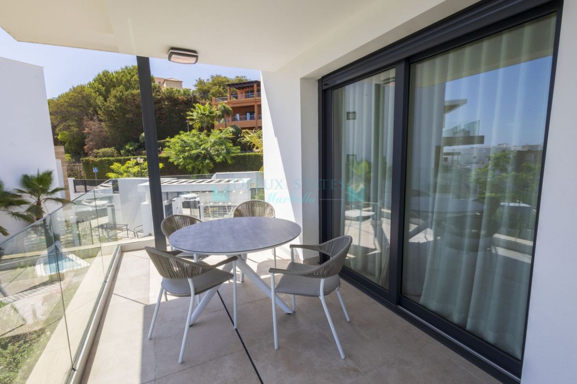Apartamento en alquiler en  Atalaya, Estepona