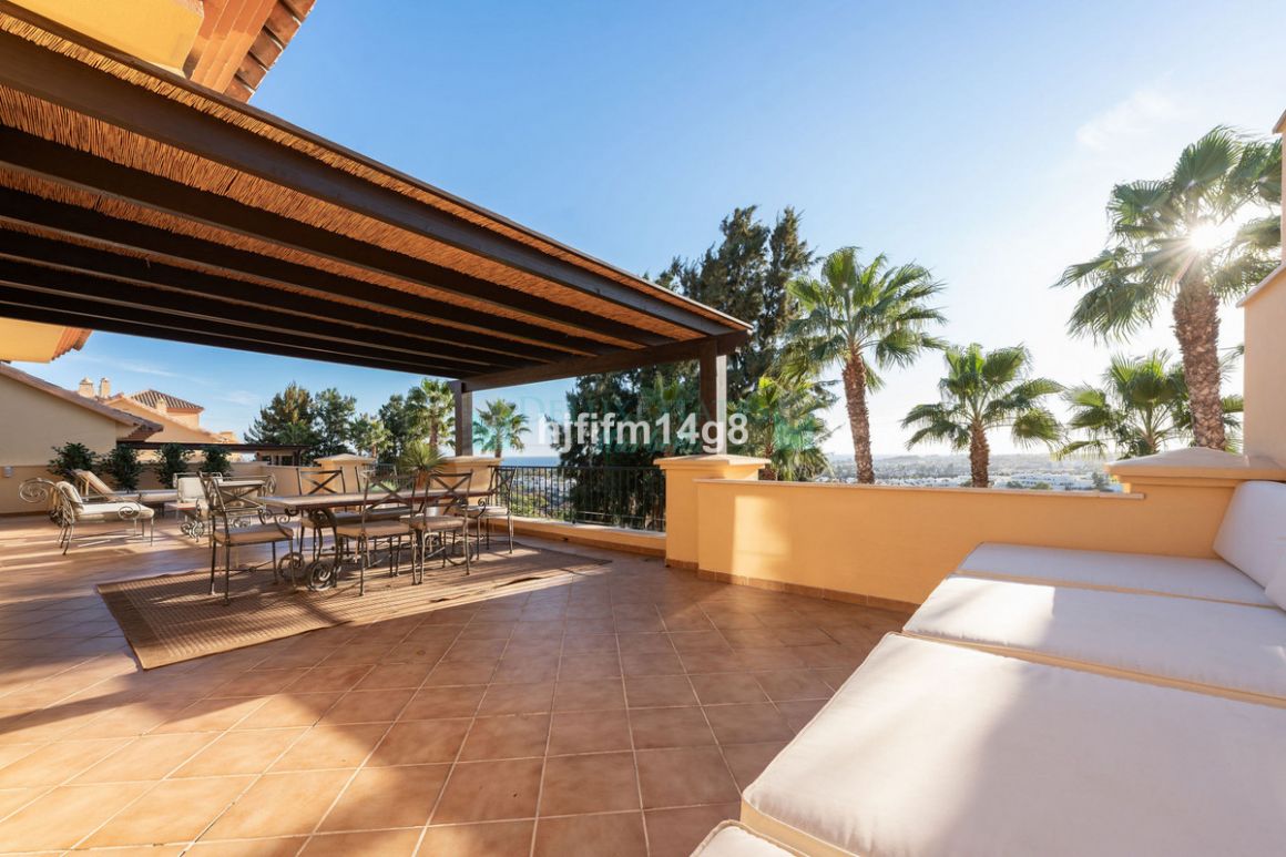 Penthouse for sale in Nueva Andalucia