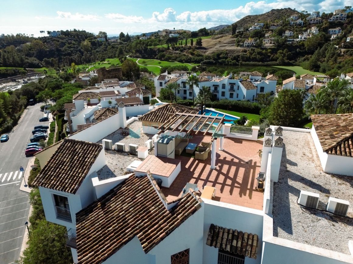 Penthouse in Los Arqueros, Benahavis