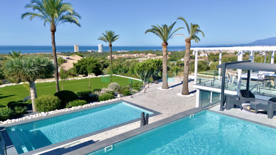 Villa in Elviria, Marbella East