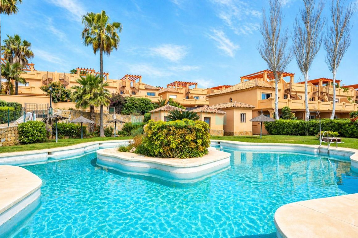 Town House for sale in Estepona