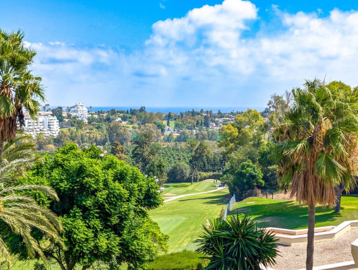 Apartment for sale in  Atalaya, Estepona