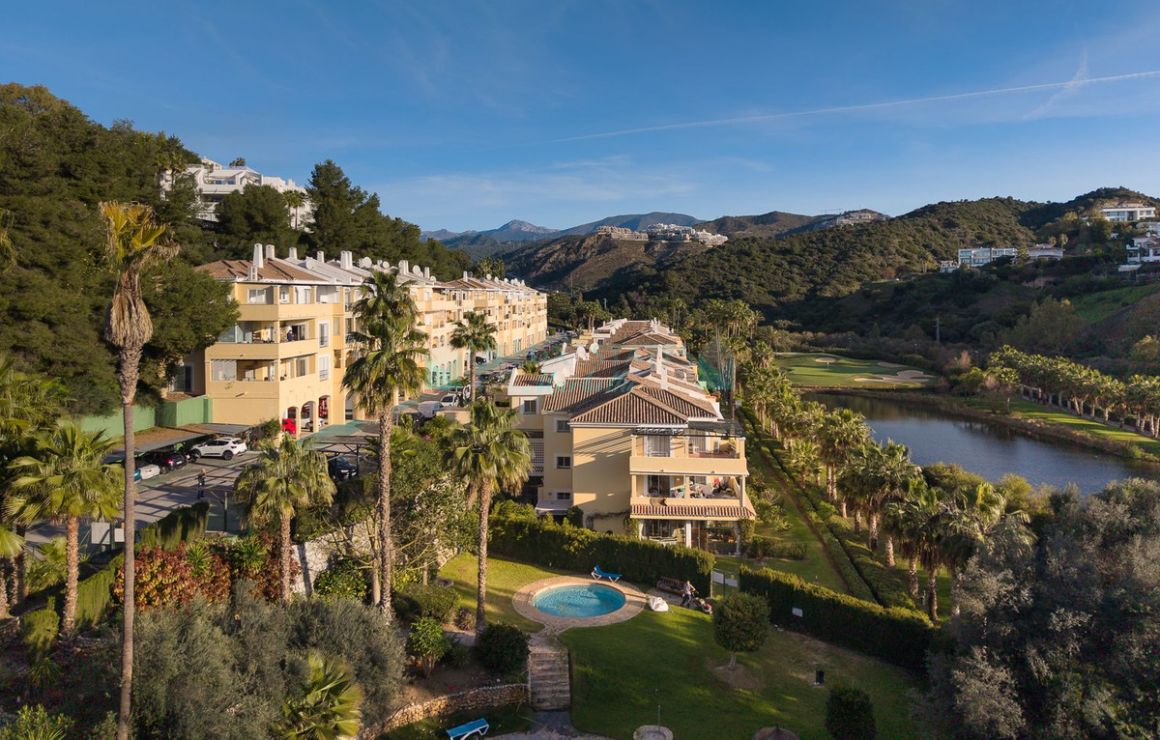 Apartment for sale in Benahavis