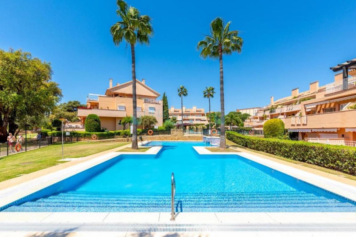 Apartment for sale in  Elviria, Marbella East