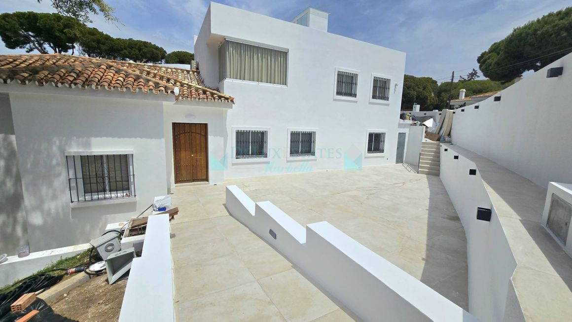 Villa en alquiler en  Elviria, Marbella Este