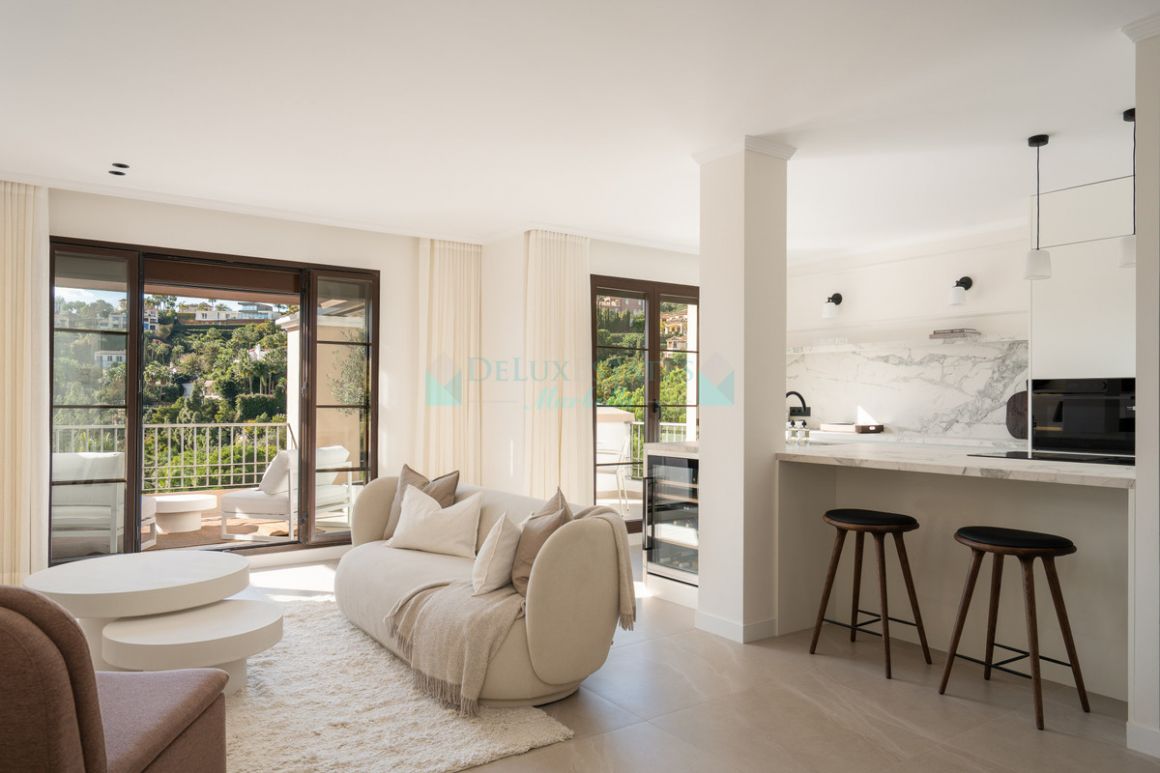 Penthouse for sale in  Los Arqueros, Benahavis