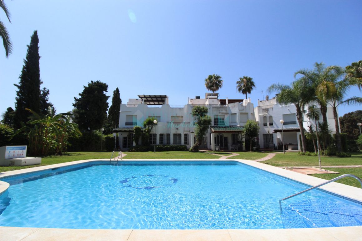 Town House for sale in Nueva Andalucia