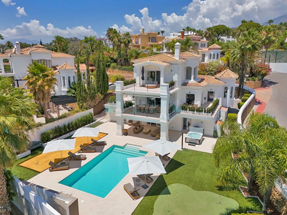 Villa in Nueva Andalucia