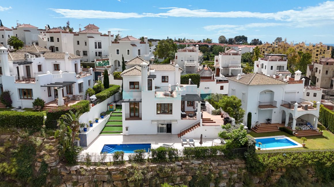 Villa for sale in Estepona