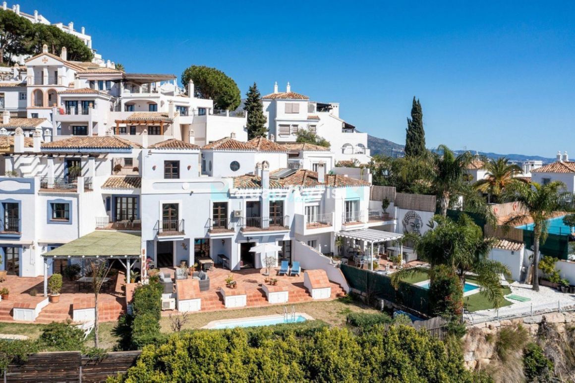 Town House for sale in Benahavis