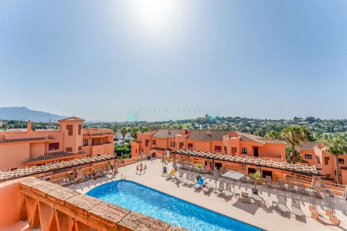 Ground Floor Apartment for sale in  El Paraiso, Estepona