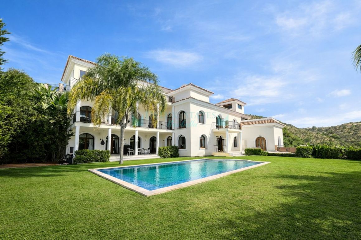 Villa for sale in Benahavis