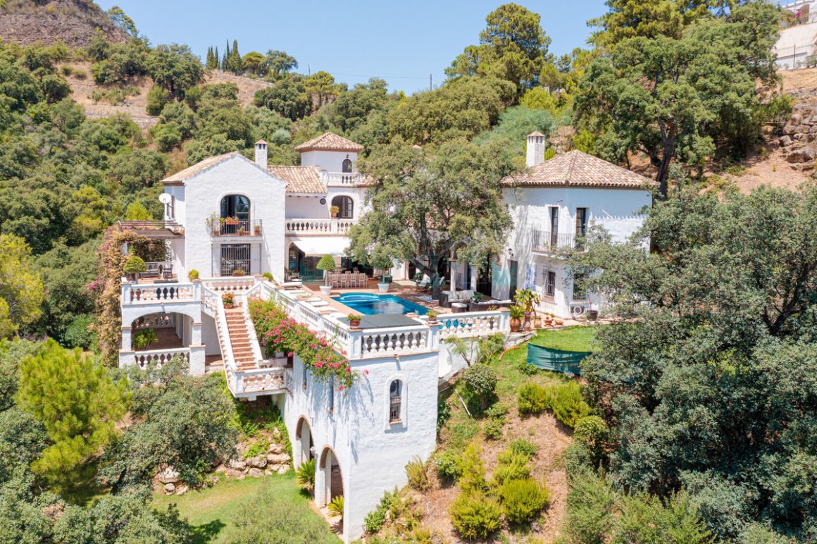 Villa for rent in Benahavis