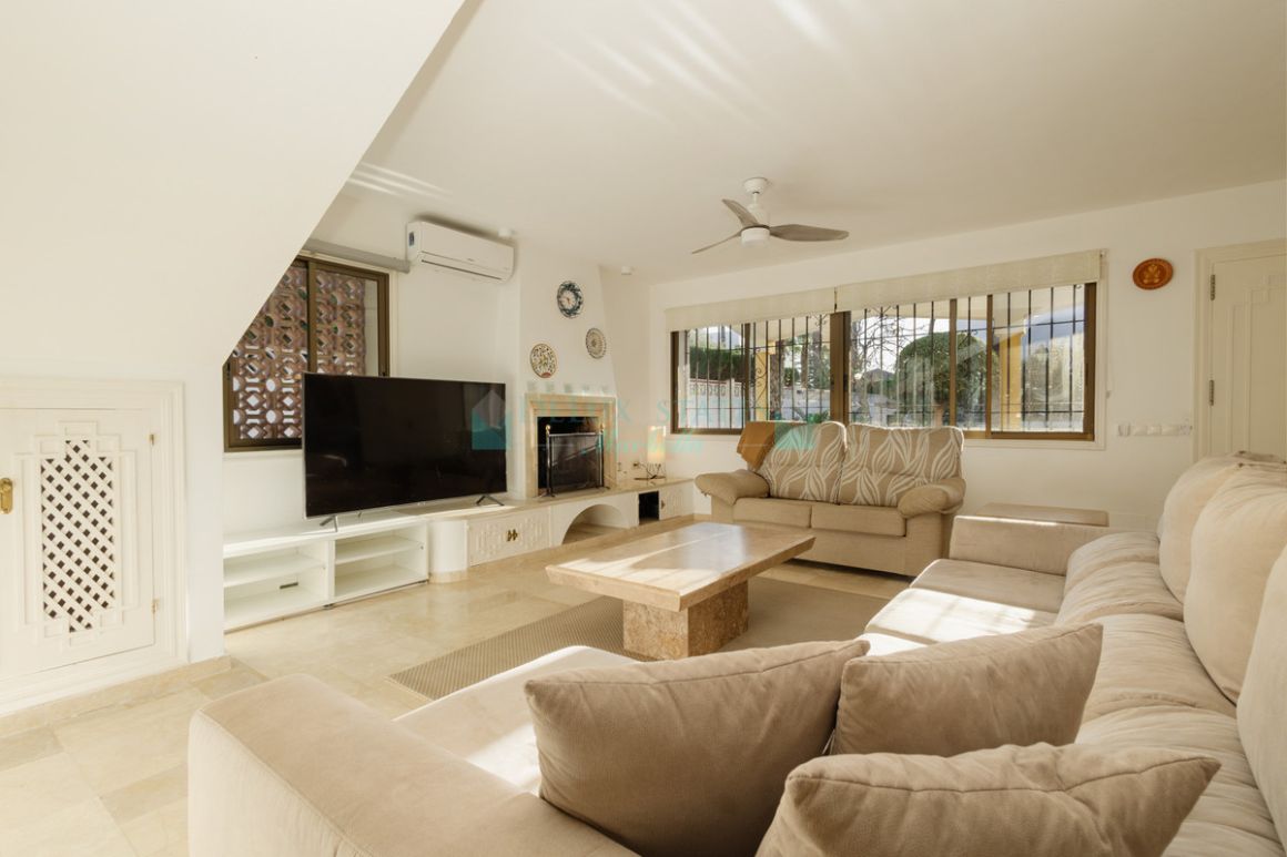 Villa for rent in  Las Chapas, Marbella East