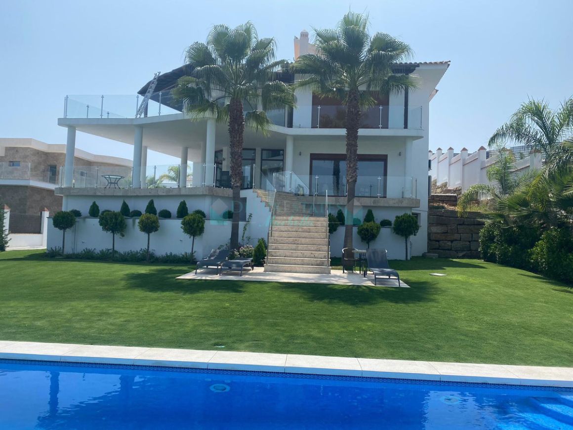 Villa for sale in Benahavis