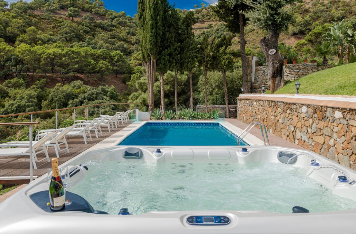 Villa for rent in Benahavis