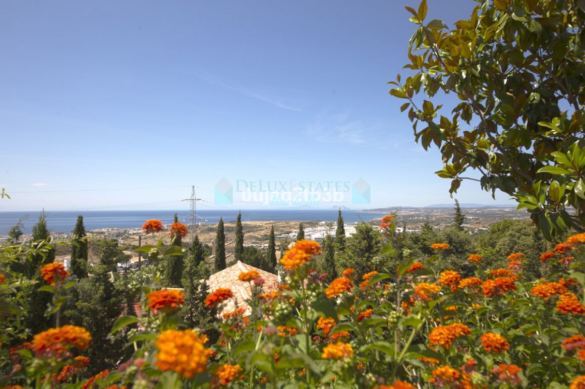 Villa for sale in Estepona