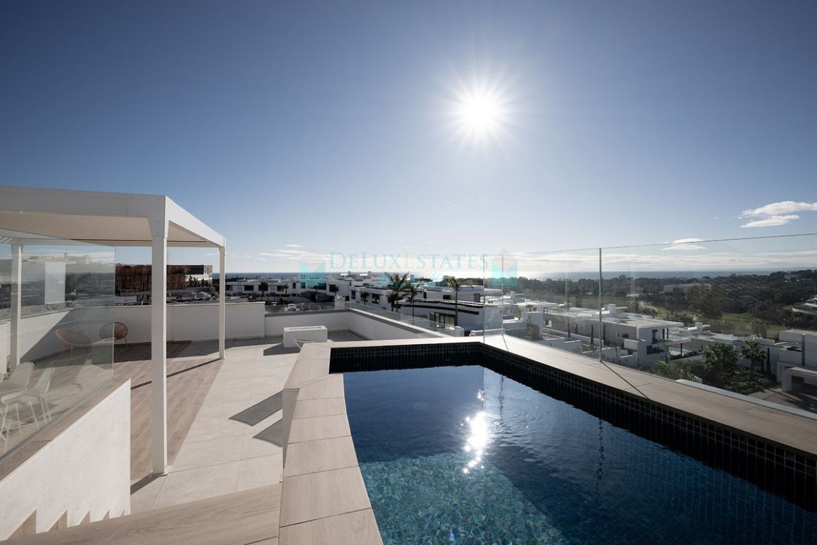Penthouse for sale in  Santa Clara, Marbella East