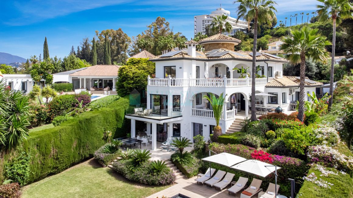 Villa for rent in  El Paraiso, Estepona