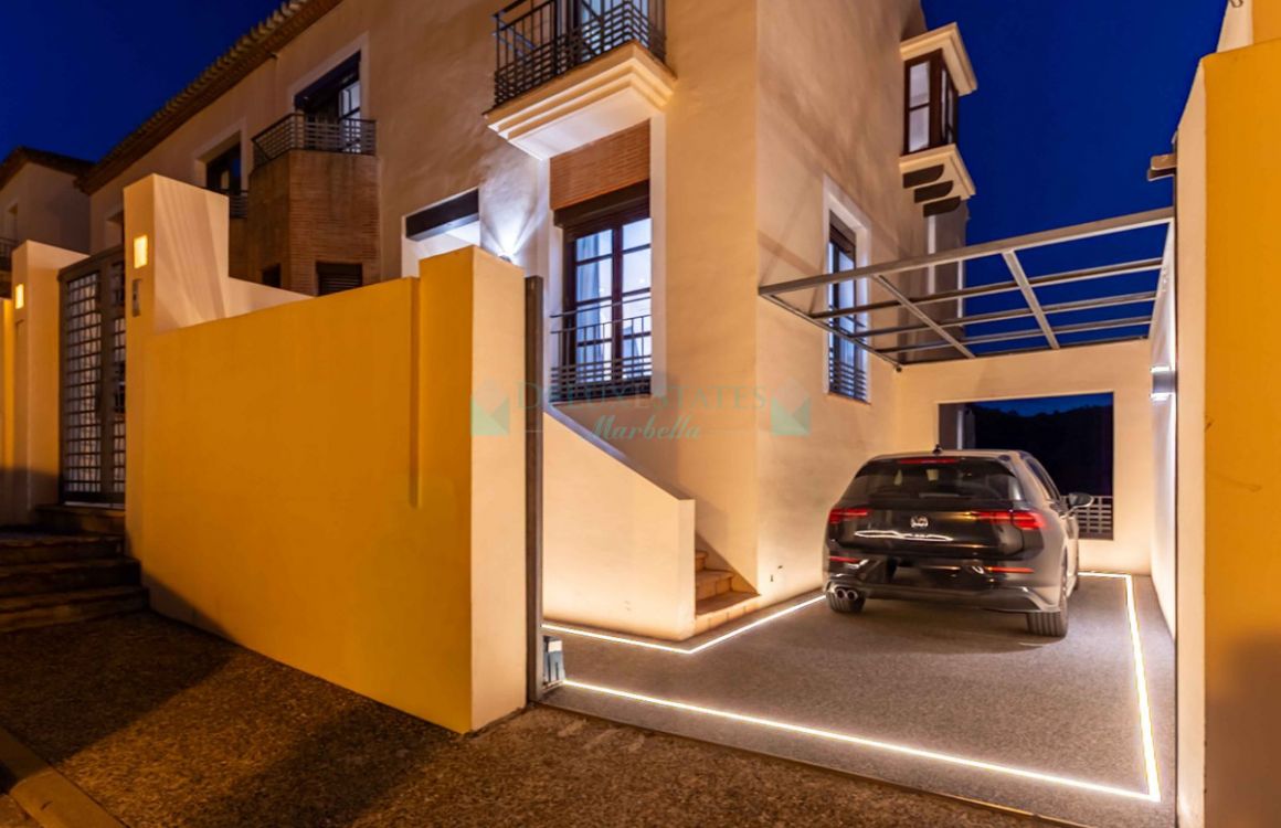 Town House for sale in Benahavis