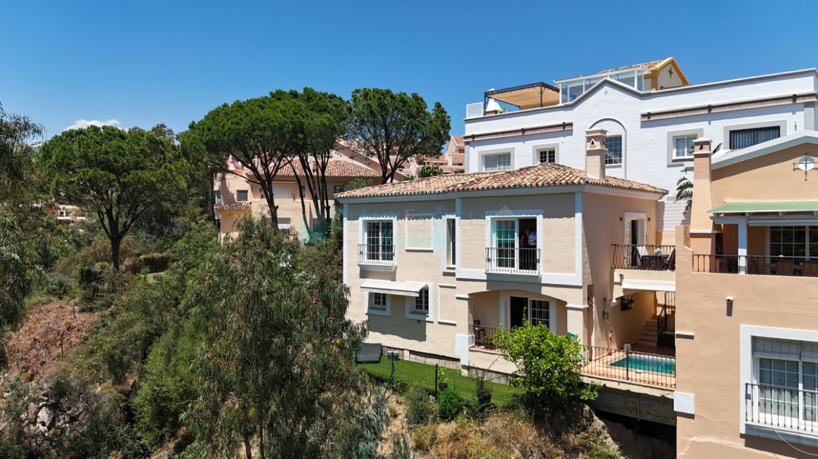 Villa in Nueva Andalucia