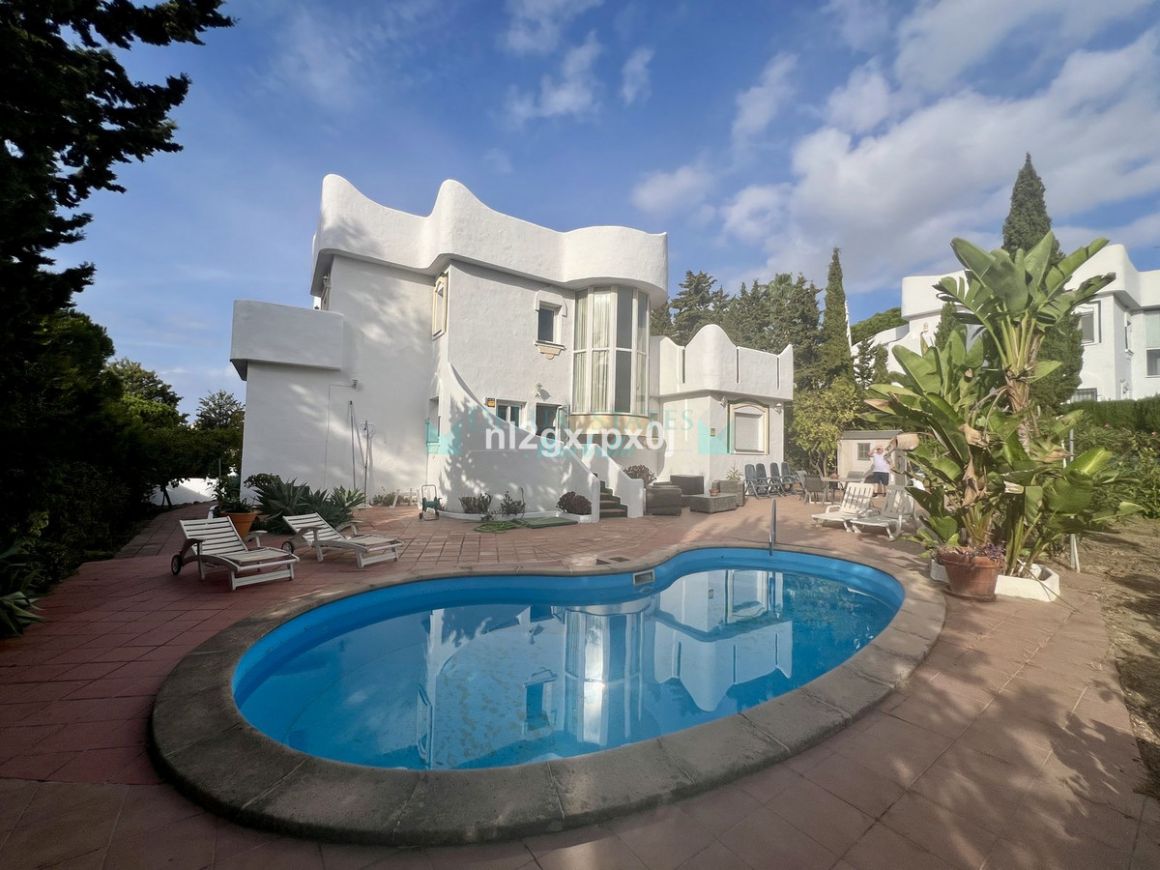 Villa in La Reserva de Marbella, Marbella East