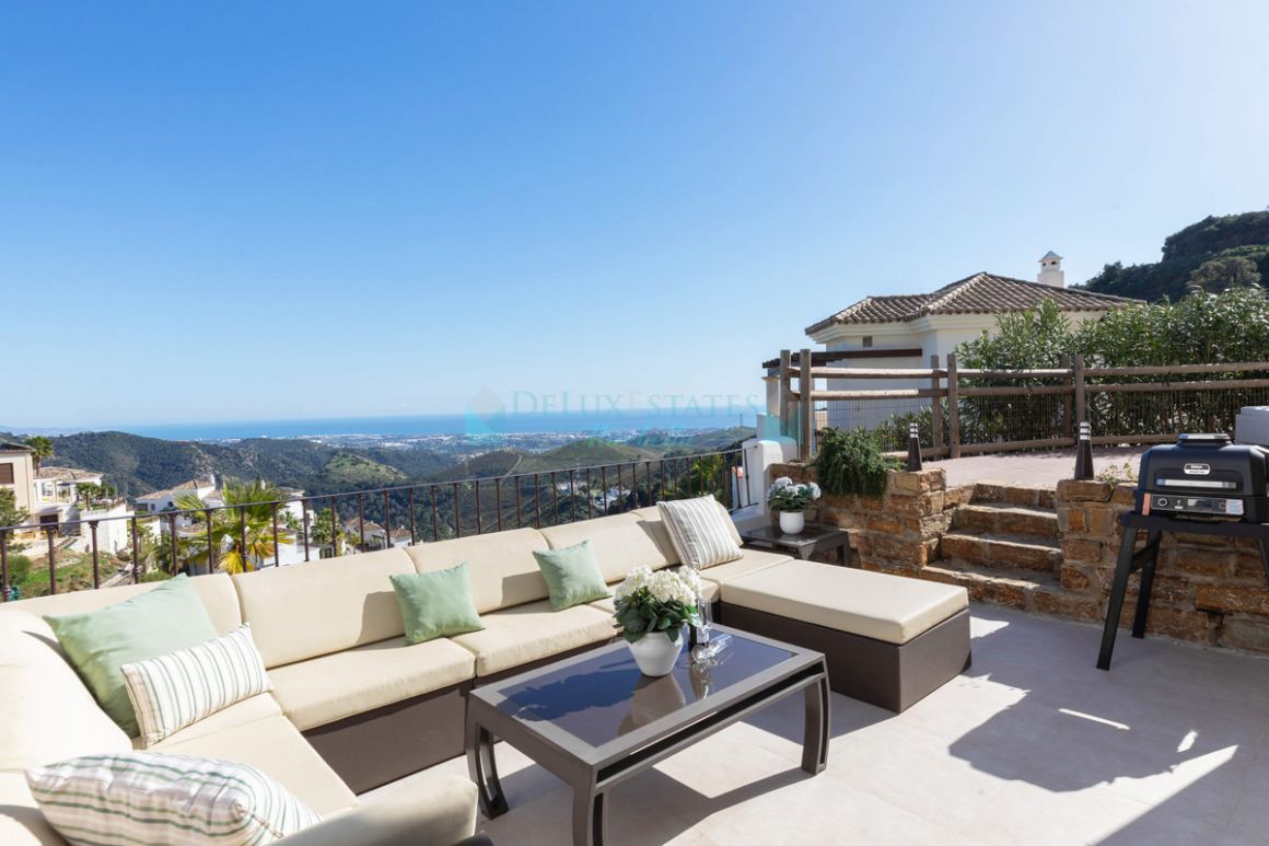 Villa for sale in Benahavis