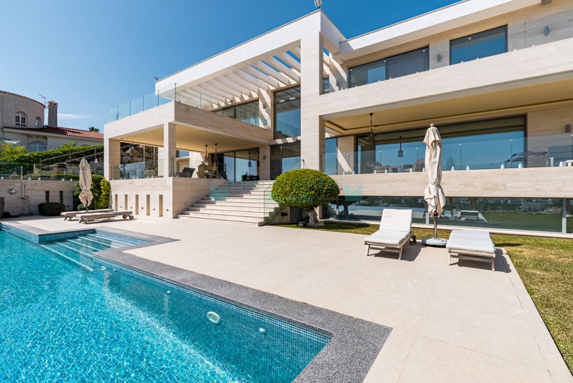 Villa for sale in Benahavis