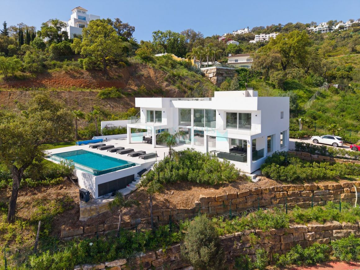 Villa in La Mairena, Marbella East