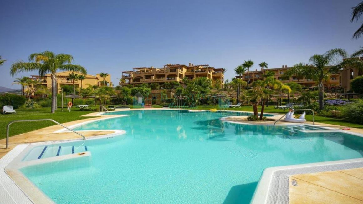 Ground Floor Apartment for sale in Benahavis