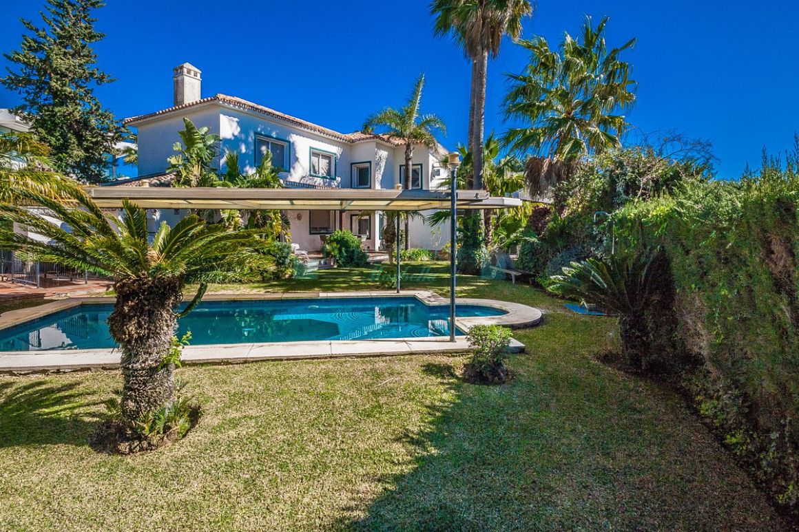 Villa in Marbesa, Marbella East