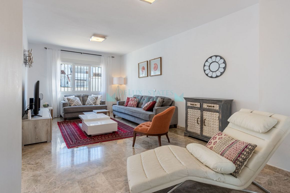 Town House for sale in Nueva Andalucia