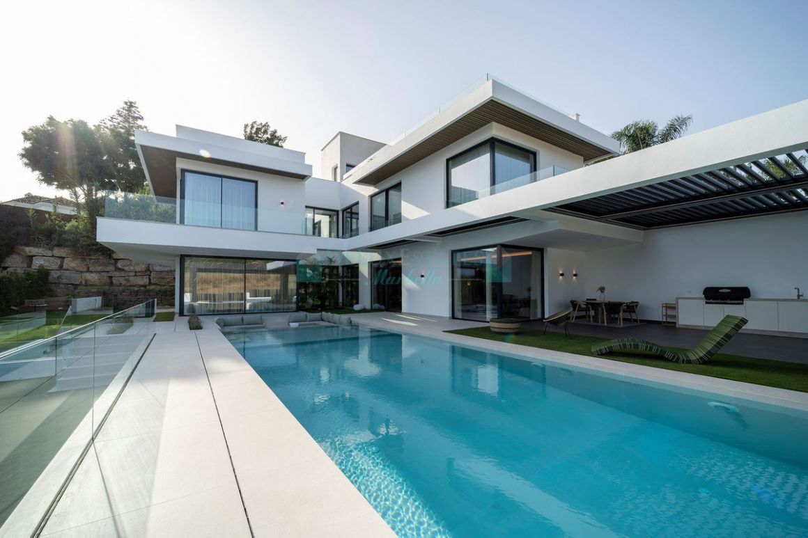 Villa en venta en  El Paraiso, Estepona