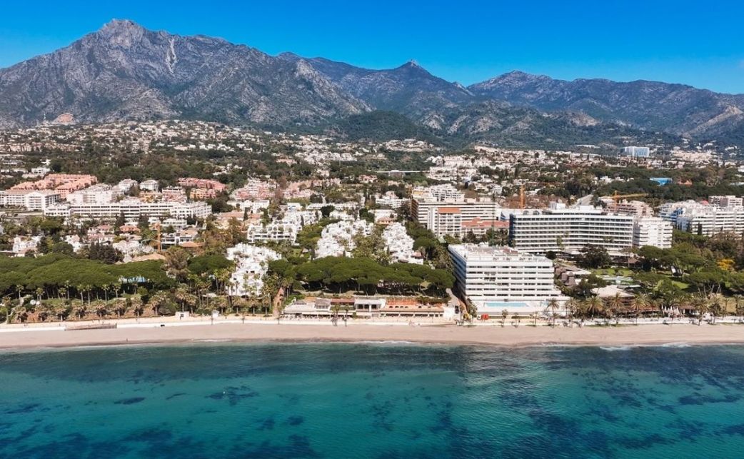 Marbella’s New Urban Plan (PGOM): Buyer & Seller Guide 1 B98Le8~d7M9toHMvTjgme8OZa3VM~MdHztIxQSBCr M2nO0XJvs1yfmRhUcj7oK JqhvgG BLysyH5F82ntJOdsS2iHIRkmhhRQ9e4lDMlhOuKAK8U30tA