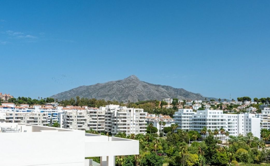 Marbella’s New Urban Plan (PGOM): Buyer & Seller Guide 2 B98Le8~d7M9toHMvTjgme8OZa3VM~MdHztIxQSBCr M2nO0XJvs1yfmRhUcj7oK JqhvgG BLysyH5F82ntJOdsS2iHIRkmhhRQ9e4lDMlhOv9TnNc0XZA