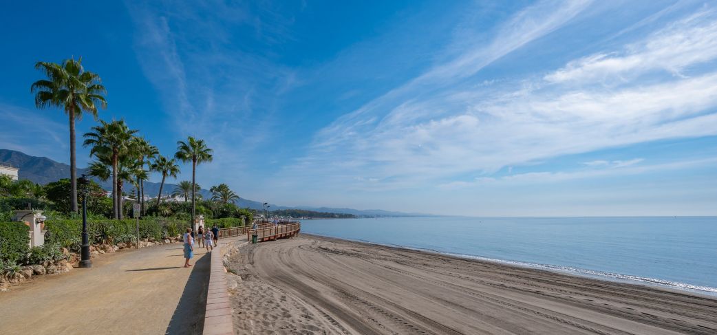 The best beaches in Puerto Banus - CarGest