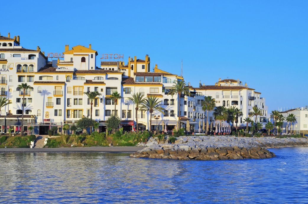 Puerto Banús marina properties 