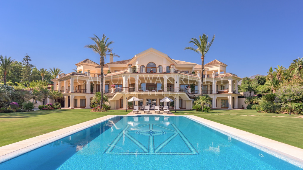 Marbella Golden Mile, Impressive frontline beach property within the exclusive Marbella Club