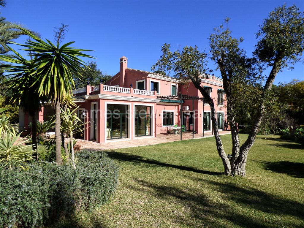 Sotogrande, Sotogrande house of great charm in pretty garden with tennis court