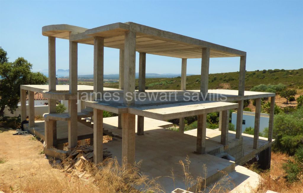 Sotogrande, Villa structure with project for sale - South facing with sea views