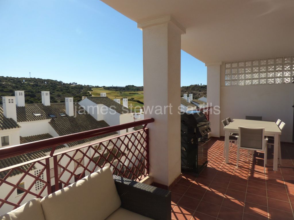 Alcaidesa, Great purchase - sold furnished with 2 parking and storeroom. Sea and golf views
