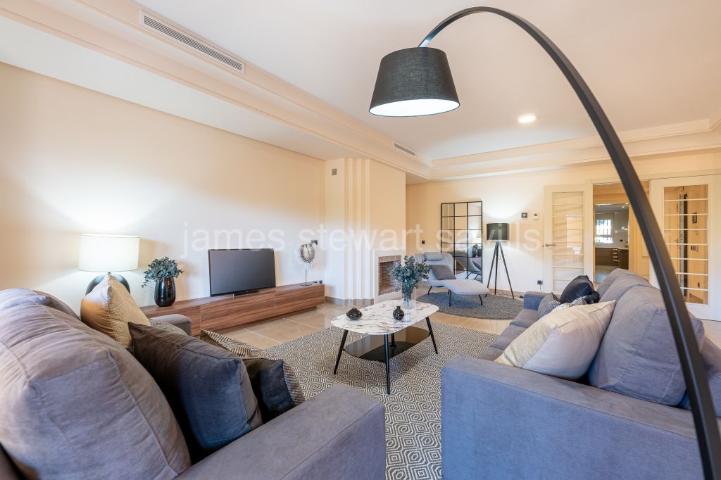 Sotogrande, Amplios apartamentos de 3 dormitorios con vistas a la zona verde desde 468.830 €.