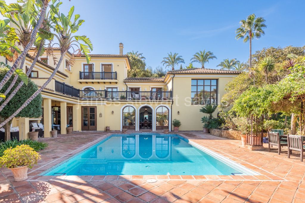 Sotogrande, Very spacious villa in immaculate condition which is excellent for entertaining and/or for rentals.