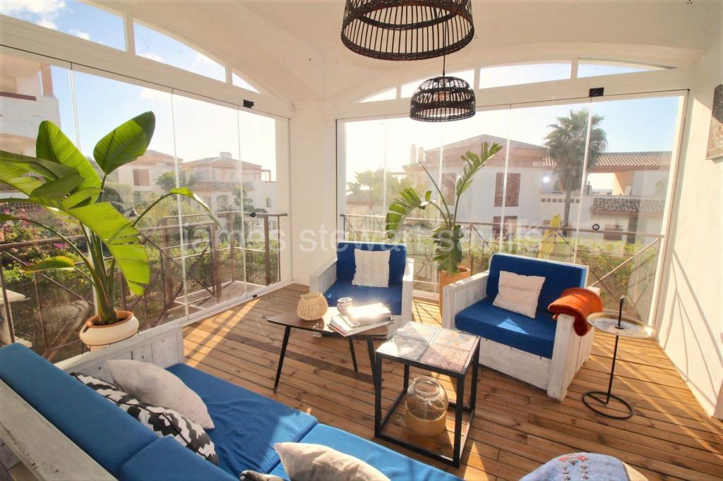 Alcaidesa, 2 Bedroom apartment with closed terrace and private garden in Alcaidesa Costa