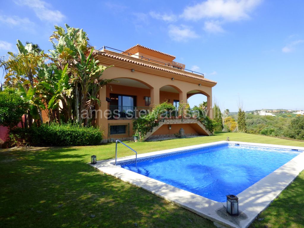 Sotogrande, 4 bedroom villa with immense basement in a very quiet established area with lovely views over Sotogrande