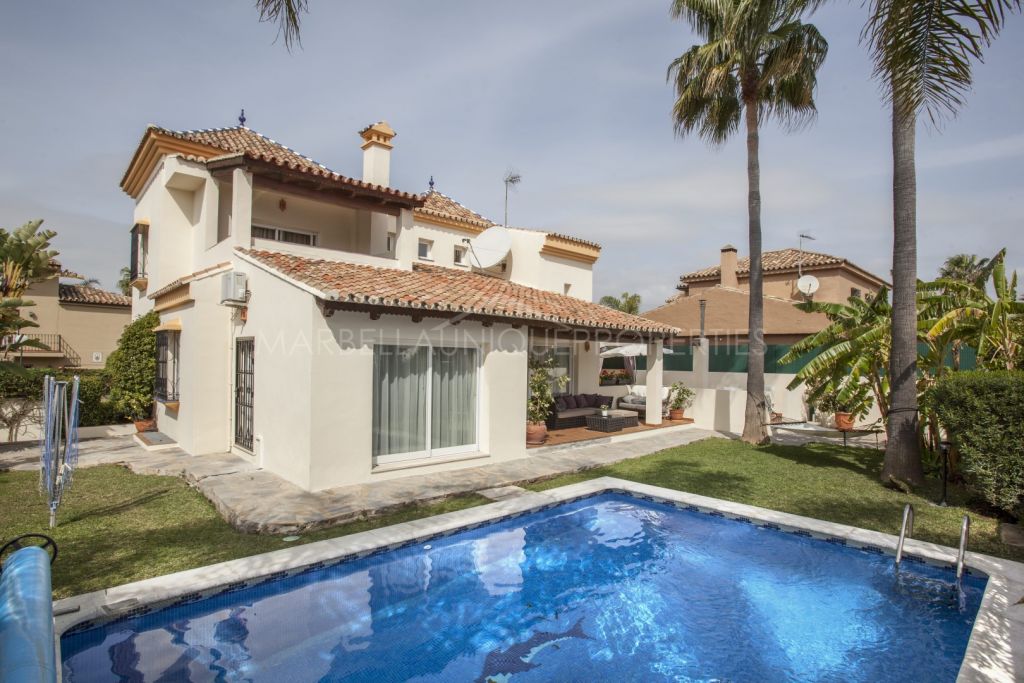 Fantastic 5 bedroom villa in Altos del Rodeo, Nueva Andalucia