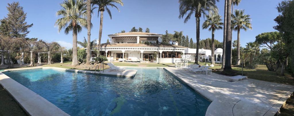 A stunning 5 bedroom beachside villa in Guadalmina Baja