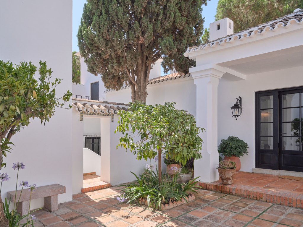 Encantadora villa de estilo andaluz recientemente renovada, junto a un campo de golf