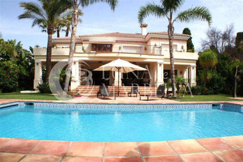 Villa en alquiler en Las Torres, Marbella Golden Mile