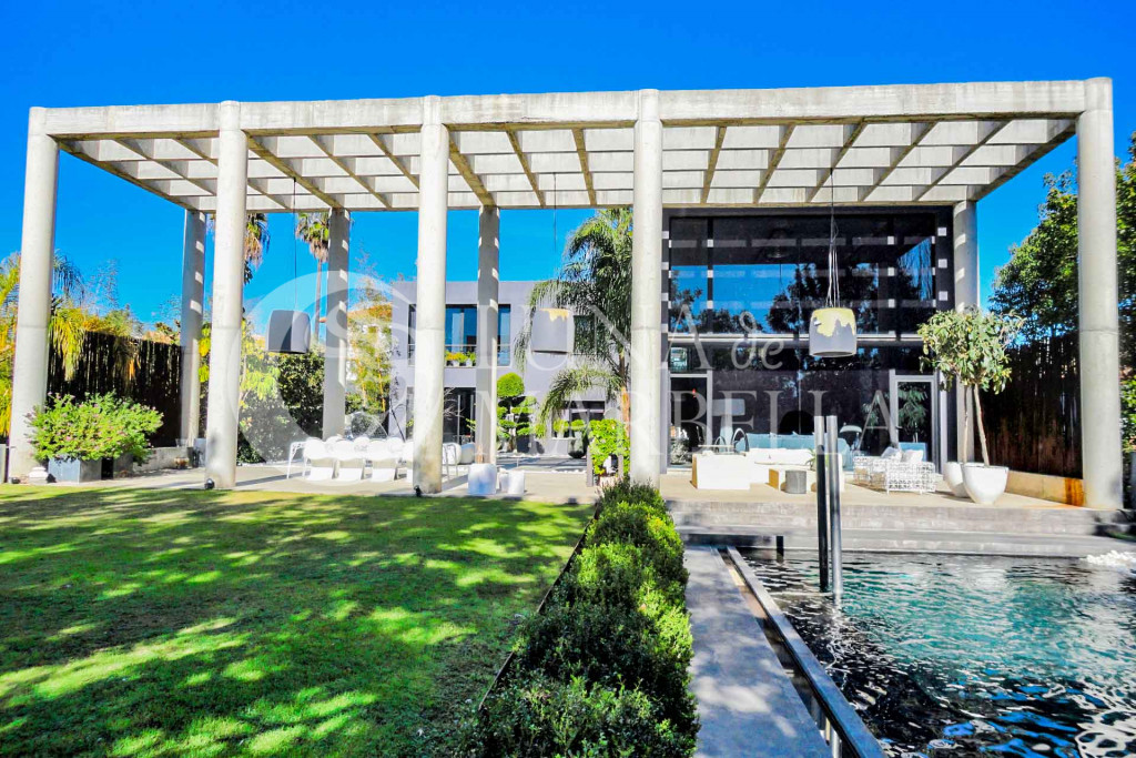 Villa en venta en Estepona